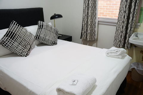 The Tamworth Hotel - Australian Directory 2