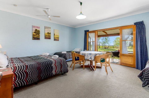 The Vineyard Motel - Australian Directory 3