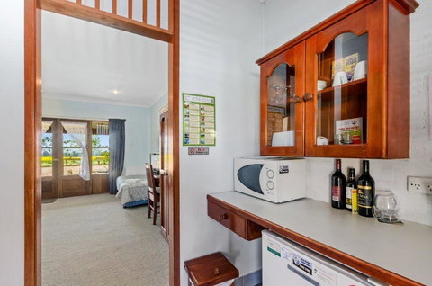 The Vineyard Motel - Australian Directory 1