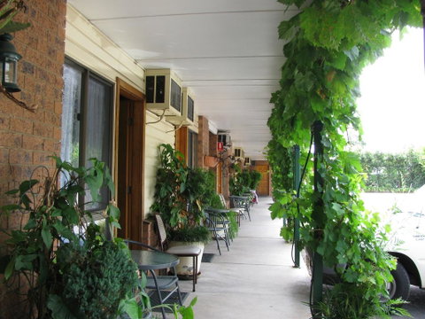 The Wayfarer Motel - Australian Directory 0