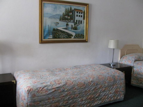The Wayfarer Motel - Australian Directory 3