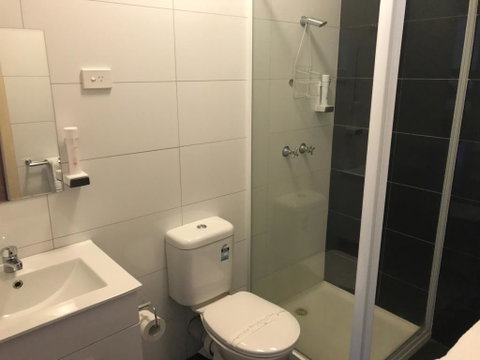 The Wharf Hotel - Australian Directory 0
