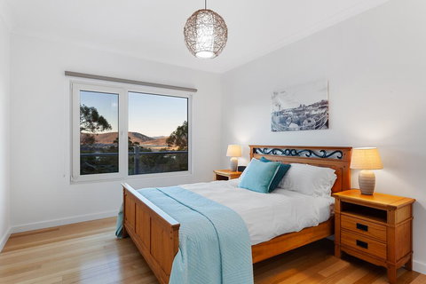 Tolpuddle Villa - Australian Directory 1