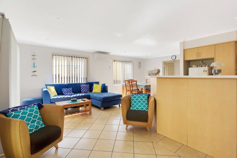 Townhouse In The Heart Of Port Stephens - Australian Directory 2