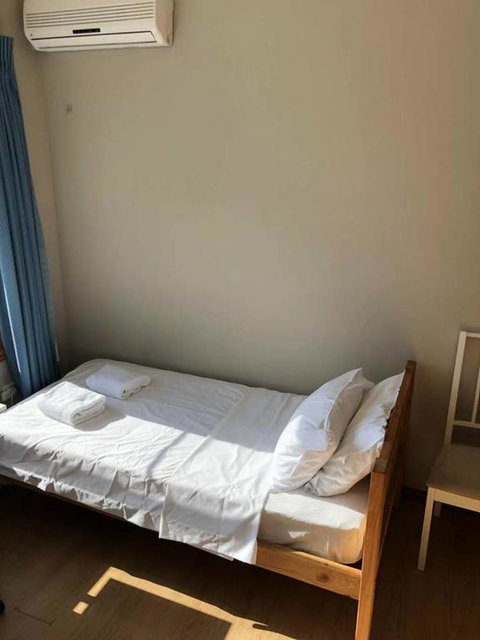 Traveler's Affordable Studio Unit (Beverly Hills) - Australian Directory 3