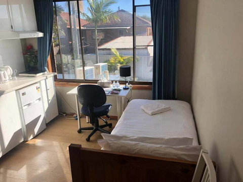 Traveler's Affordable Studio Unit (Beverly Hills) - Australian Directory 2