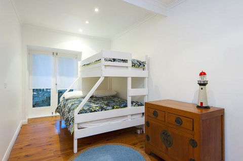 Treehouse Palm Beach - Australian Directory 1