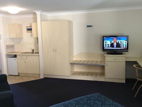 Tuckerbox Motor Inn - Australian Directory 2