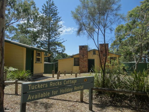 Tuckers Rocks Cottage - Australian Directory 1
