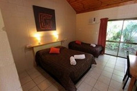 Tully Motel - Australian Directory 1