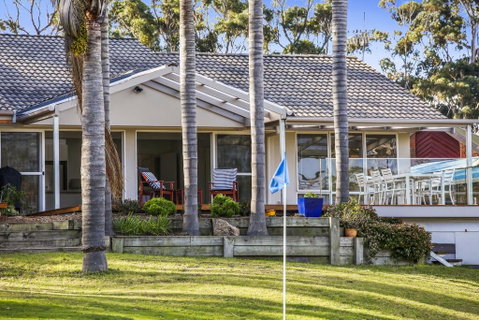 Tura Beach Golf Stays - Australian Directory 0