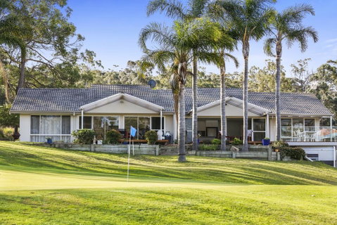 Tura Beach Golf Stays - Australian Directory 1