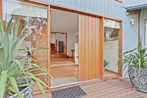 Tura Tree House - Australian Directory 1