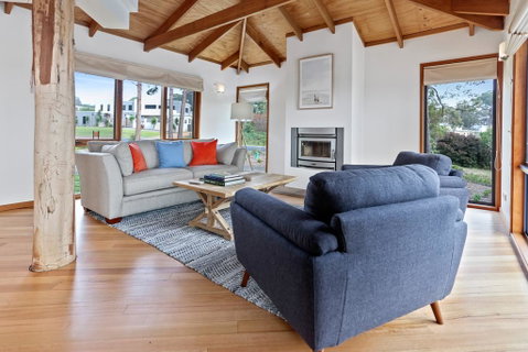 Tura Tree House - Australian Directory 3