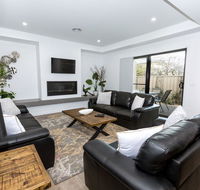 TWO TEN Sleeps 10 Luxury CBD Accommodation