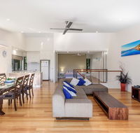 Unit 1 Rainbow Surf - Modern two storey townhouse with large shared pool close to beach and shop - Australian Directory