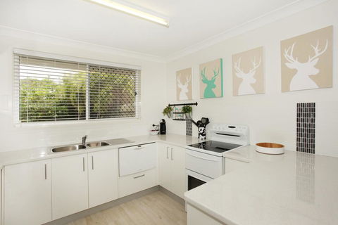 Unit 1/14 Tamarindus Street Marcoola Beach, Pet Friendly, 300 BOND, Linen Supplied - Australian Directory 3