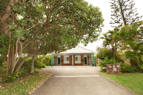 Unit 1/14 Tamarindus Street Marcoola Beach, Pet Friendly, 300 BOND, Linen Supplied - Australian Directory 0