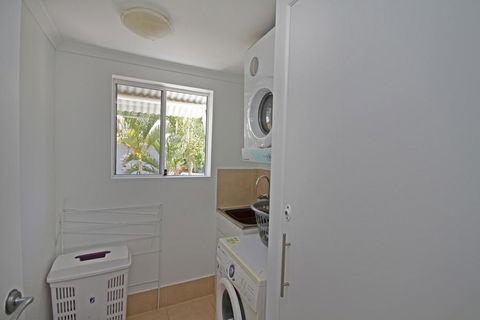 Unit 2, Beach Gallery, 9 Andrew Street Point Arkwright, 500 BOND, LINEN SUPPLIED - Australian Directory 2