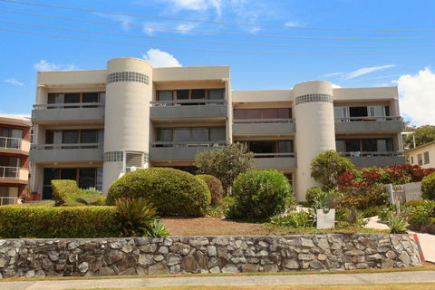 Unit 2, Biriny Lodge, 1686-1689 David Low Way Coolum Beach - Australian Directory 0