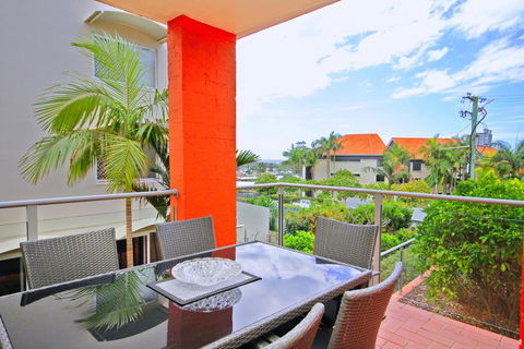 Unit 2, Cooltoro Court, 7 Frank Street Coolum Beach, 400 BOND, LINEN INCLUDED - Australian Directory 2