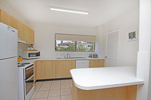 Unit 2, Cooltoro Court, 7 Frank Street Coolum Beach, 400 BOND, LINEN INCLUDED - Australian Directory 3
