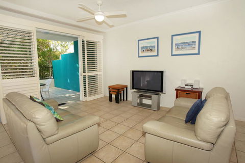 Unit 2, On The Park, 22 Frank Street Coolum Beach, 400 BOND, LINEN INCLUDED - Australian Directory 3