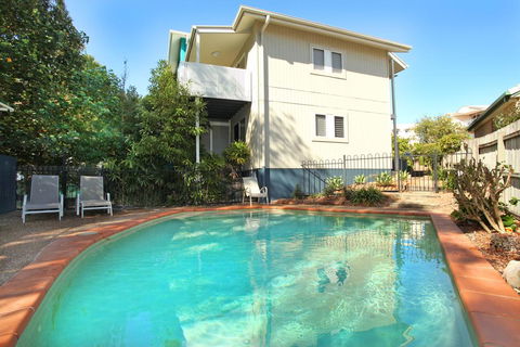 Unit 2, On The Park, 22 Frank Street Coolum Beach, 400 BOND, LINEN INCLUDED - Australian Directory 0