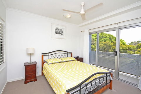 Unit 2, Sea Breeze Villas- 39 First Avenue Coolum - WIFI, 400 Bond - Australian Directory 3