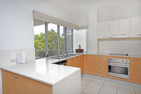 Unit 2, Sea Breeze Villas- 39 First Avenue Coolum - WIFI, 400 Bond - Australian Directory 2