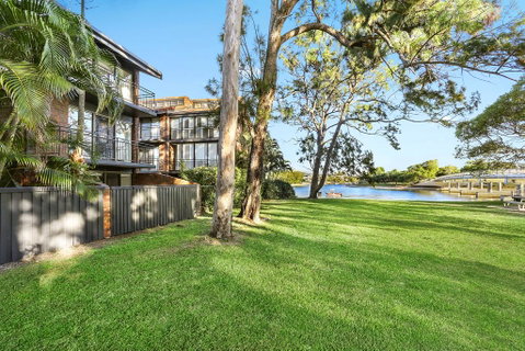 Unit 4 Weyba Lodge Noosa - Australian Directory 1