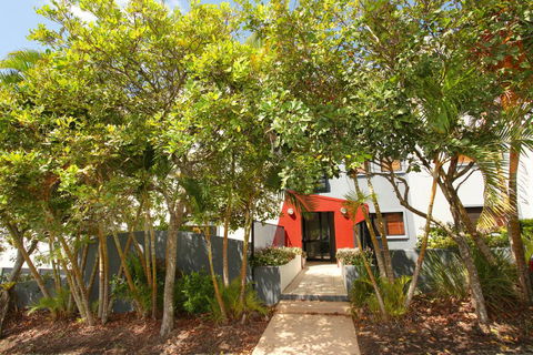 Unit 4, Beaumont Sur Mer, 13 - 15 Pacific Terrace Coolum Beach, 400 BOND, LINEN SUPPLIED - Australian Directory 3