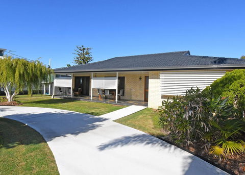 Urangan Harbour Bungalow - Australian Directory 0
