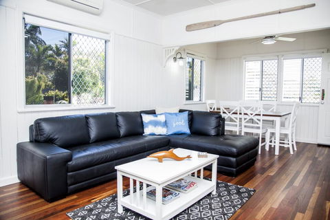 Urangan Harbour Cottage - Australian Directory 0