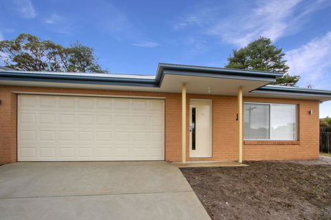 V & V Family Dream Away - Australian Directory 0