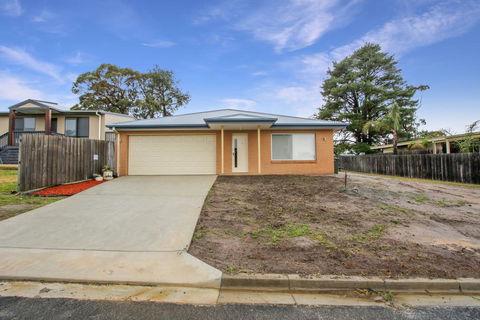 V & V Family Dream Away - Australian Directory 2