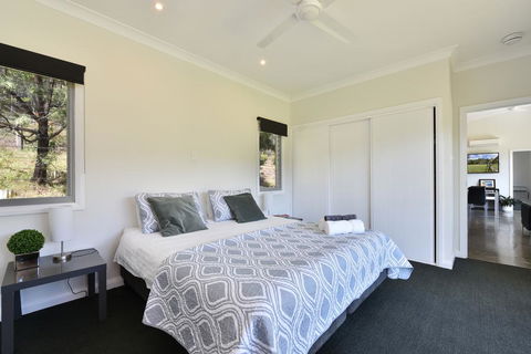 Valle Laguna - Australian Directory 3