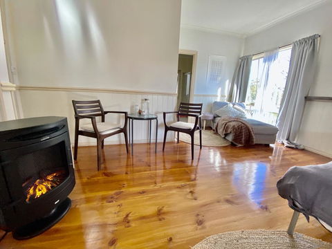 Valley Abode Large Studio Suite -private Ensuite - Australian Directory 3