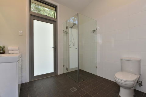 Valle Laguna - Australian Directory 2