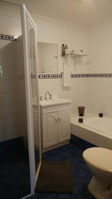 Ven & Marks Place - Australian Directory 3