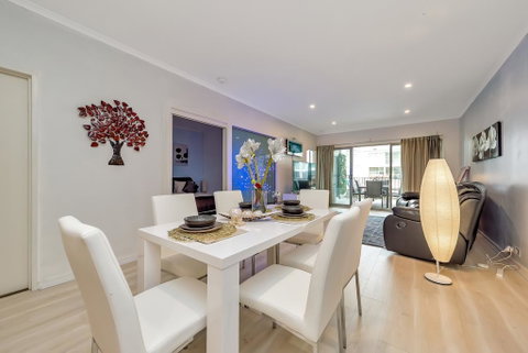 Venetian Canal Apartment-Close To Beaches And Marina - Australian Directory 1
