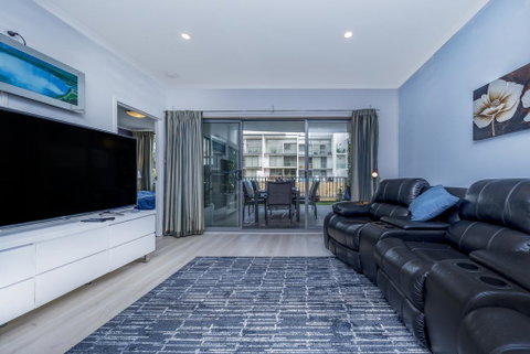 Venetian Canal Apartment-Close To Beaches And Marina - Australian Directory 2