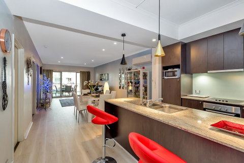 Venetian Canal Apartment-Close To Beaches And Marina - Australian Directory 0
