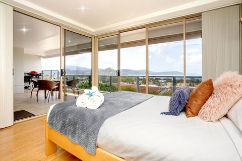 VIEWS ON ELSHEBY - Australian Directory 1