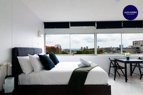 Views To Die For// Studio Rushcutters Bay // Free Parking - Australian Directory 0