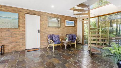 VIEWS AT MCCRAE..... - Australian Directory 1