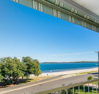 VIEWS VIEWS VIEWS Front Top Floor Waterfront Unit - Chnook Apartments South Esp Bongaree - Australian Directory