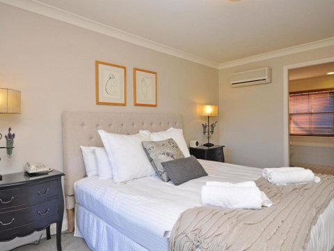 Villa 3br Beaujolais Luxe + Style Resort Condo Located Within Cypress Lakes Resort (nothing Is More Central) - Australian Directory 3