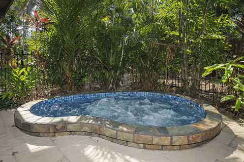 Villa Frangipani - Australian Directory 1