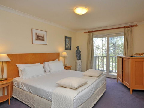 Villa Joie De Vie Located Within Cypress Lakes - Australian Directory 1